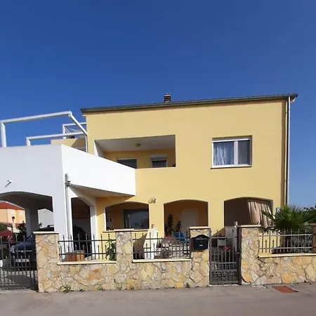 With A Parking Space Razine, - 19003 Apartment *