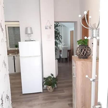 With A Parking Space - 19003 Szybenik