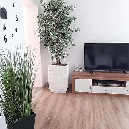 With A Parking Space - 19003 * Szybenik