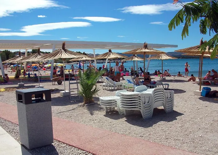 Apartman With A Parking Space - 19003