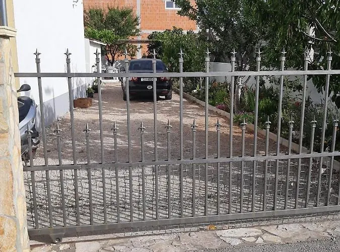 With A Parking Space - 19003